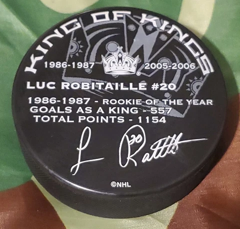 2007 LUC ROBITAILLE RETIREMENT NIGHT PUCK LA KINGS STAMPED ON SIGNATURE INGLASCO Cover