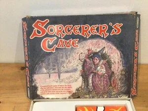 La Grotta dello Stregone-Gibson Giochi Gioco da Tavolo Vintage Fantasy RPG Raro - Foto 1 di 5