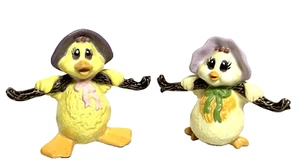 2 FIGURAS VINTAGE DE POLLITOS AMARILLOS DE PASCUA CON RAMAS CERÁMICA 5" - Imagen 1 de 6