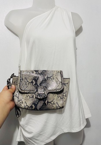 COACH F50579 Taylor Exotic Flap Python pochette in rilievo grigio avorio stampa animalier