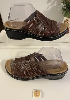 Clarks Bendables Women's Sz. 9M Brown Adjustable Strap Leather Slide Sandals - Image 1 of 4