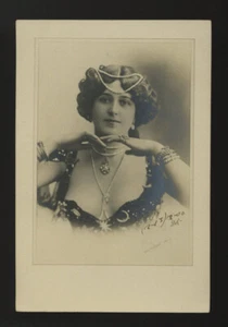 cartolina d'epoca-post card-DONNINE WOMAN LADY FRAU FEMME 56 - Picture 1 of 1