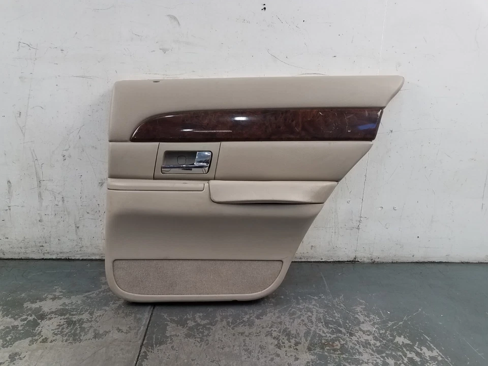 Panel de puerta trasera derecha Grand Marquis/Corwn Vic Victoria 2010 - * #5317 VV4 Foto 1 de 4