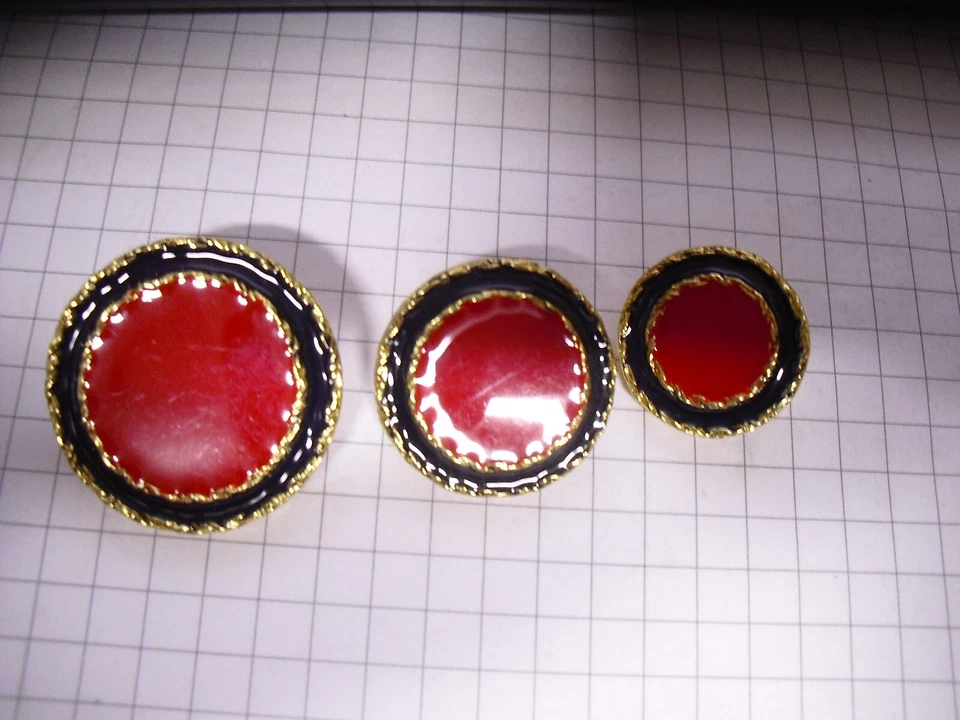 Trachten-Knöpfe Metall gold/rot/schwarz 18, 22 und 28mm Restposten!!! - Bild 1 von 1