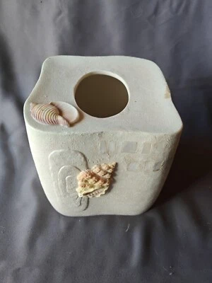 Cubierta de caja de pañuelos conchas marinas Croscill resina opalescente playa cabaña decoración océano  Foto 1 de 4
