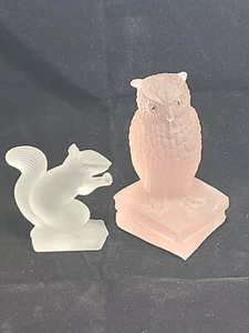 LOT of 2 Westmoreland Pink Frosted Glass Owl & L.E. Smith Squirrel Figurines - Picture 1 of 7