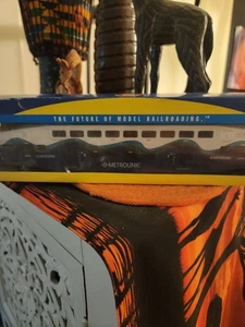 HO Scale ***METROLINK*** Rare Ex Sounder Bombardier 2210 - Picture 1 of 2