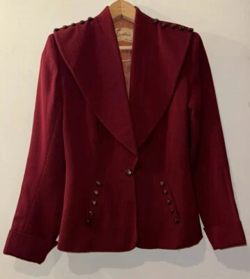 Винтажный Gaberdine Blazer наплечные подушечки кнопки красный женский размер 2? Недостатки куртки 50-е - Изображение 1 из 4