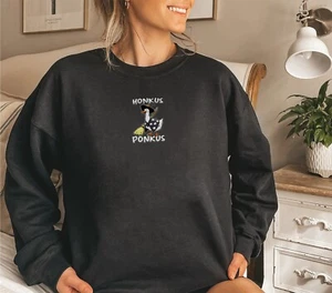 Besticktes Gänsehexe Sweatshirt, bestickt Halloween Sweatshirt, Hexe - Bild 1 von 8