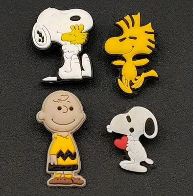 ✅Juego-4 Dijes para Zapatos Peanuts Personajes Charlie Brown Snoopy Woodstock Zapato Ajuste👀 Foto 1 de 4
