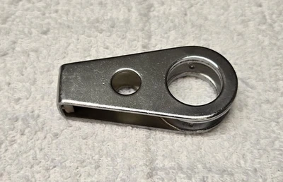 Ajustador/tirador de cadena derecho Yamaha RD400 1976-1978 #1A1-25389-10-00 Foto 1 de 4