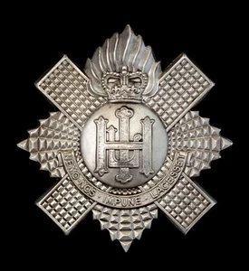 Distintivo pifferi fanteria leggera Queens Crown Highlanders marcato argento - Foto 1 di 1