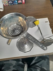 Molino de comida vintage de legumbres Moulin #1 hecho en Francia - Imagen 1 de 7