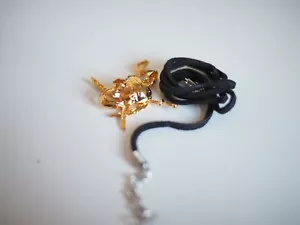 Collar Cráneo Medallón Piratas del Caribe Colgante Stock del Reino Unido - Imagen 1 de 2
