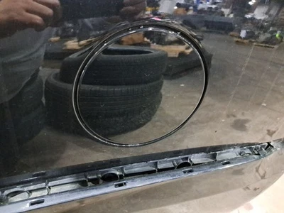 Puerta de llenado de combustible Yukon XL 1500 2015 SKU#4299175 Foto 1 de 4