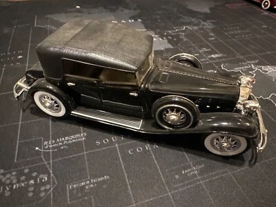 1932 Chrysler Lebaron Black 1/32 Diecast Car Model by Signature Models - Image 1 of 4
