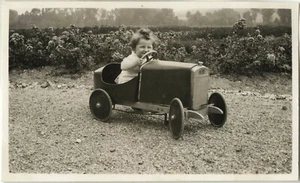 ALTES FOTO - VINTAGE SNAPSHOT - PEDALAUTO KUTSCHE - CAR 7 - Bild 1 von 1