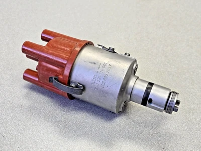 VERY NICE USED ORIGINAL BOSCH JFUDRX4 PORSCHE 914 1.7 IGNITION DISTRIBUTOR 029 - Image 1 of 4