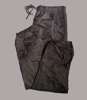 Joggers Fear Of God Essentials marrón de nailon XXL Foto 1 de 4