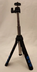 Vivitar Piccolo Treppiede da Scrivania - 8" - Si estende fino a 35", Solo Treppiede - Nuovo - Foto 1 di 4