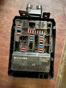 14-17 INFINITI Q50 MOTOR CAJA DE FUSIBLES MÓDULO DE CONTROL DE BLOQUE DE UNIÓN - Imagen 1 de 4