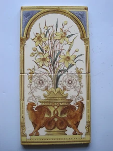 ANTICO PANNELLO VITTORIANO 12" x 6" - 2 PANNELLI PIASTRELLE - MODELLO 1184 NARCISI E BESTIE - Foto 1 di 2