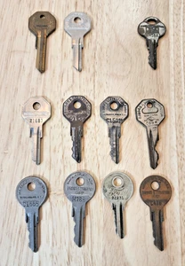 Antiker Schlüssel Lot Briggs Stratton Delco Basco Rohlinge & Schliff Ford GM AM Oldtimer K23 - Bild 1 von 14