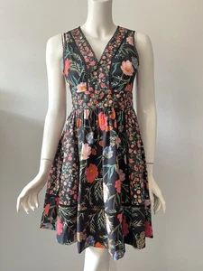Kate Spade schwarz Blumen Blüten bedruckt Fit & Flare V-Ausschnitt ärmelloses Kleid 0 - Bild 1 von 6