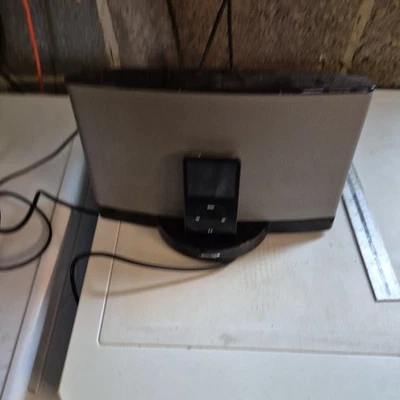 Bose SoundDock Music System Series 1 Power Supply + Apple 8GB  iPod + Bluetooth - Image 1 of 4