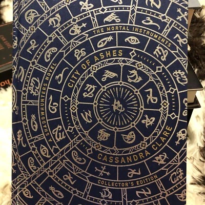 City of  Ash 15th Anniversary Edition from UK/Waterstones Foto 1 de 3