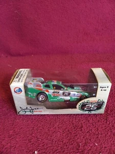 John Force Castrol GTX Racing, 2010, 25th Anniversary 1:64 Action Racing - Picture 1 of 6