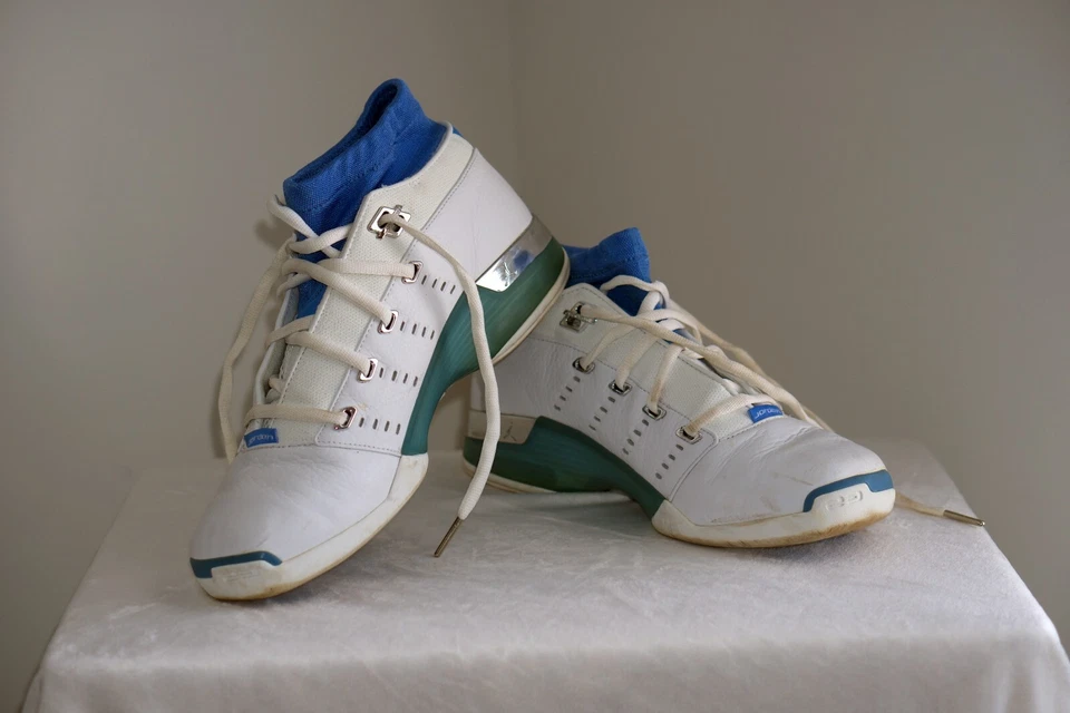 Talla 11 - Air Jordan 17 OG 2002 Bajo 'UNC' Usado con Caja Original Foto 1 de 4