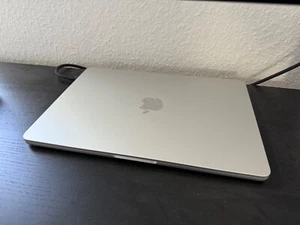 MacBook Air 13" M3 2024 10 Core GPU 512 GB 16 GB RAM - 2 Ladezyklen - Neuwertig - Bild 1 von 7