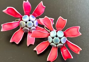 RARE VINTAGE PURPLE FLOWER CLIP ON EARRINGS TEXTURED CENTERS UNIQUE PINK COLORS - Picture 1 of 6