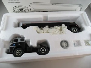 First Gear 1:34 1953 White 3000 Tank Trailer Truck Goodwrench Motor Oil - Picture 1 of 11