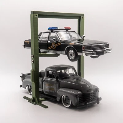 1:24 Scale Two Post Car Lift For Displaying Scale Model Cars Garage - Green - Image 1 of 4