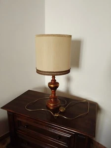 LAMPADA DA TAVOLO CON PARALUME LEGNO TORNITO - Foto 1 di 2