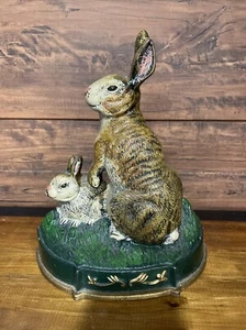 Lackierter Gusseisen Türstopper realistisch Kaninchen Mama Baby Hase Gras Standfuß 9,5 Zoll - Bild 1 von 6