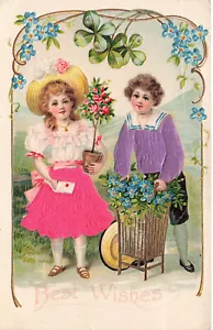VINTAGE TEICH GRUSS POSTKARTE KINDER MIT ZUSATZ SEIDE KLEIDUNG 050323 S - Bild 1 von 2