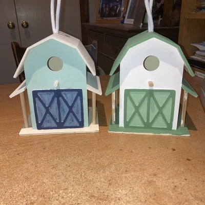 Par de casas de madera para pájaros hechas a mano.  TAMAÑO COMPLETO nunca usado Foto 1 de 4