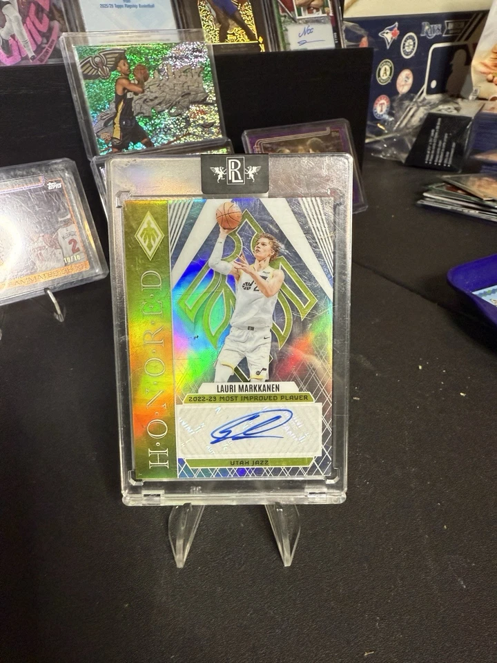 2023-24 Panini Phoenix Honored Auto/99 Lauri Markkanen Foto 1 de 1