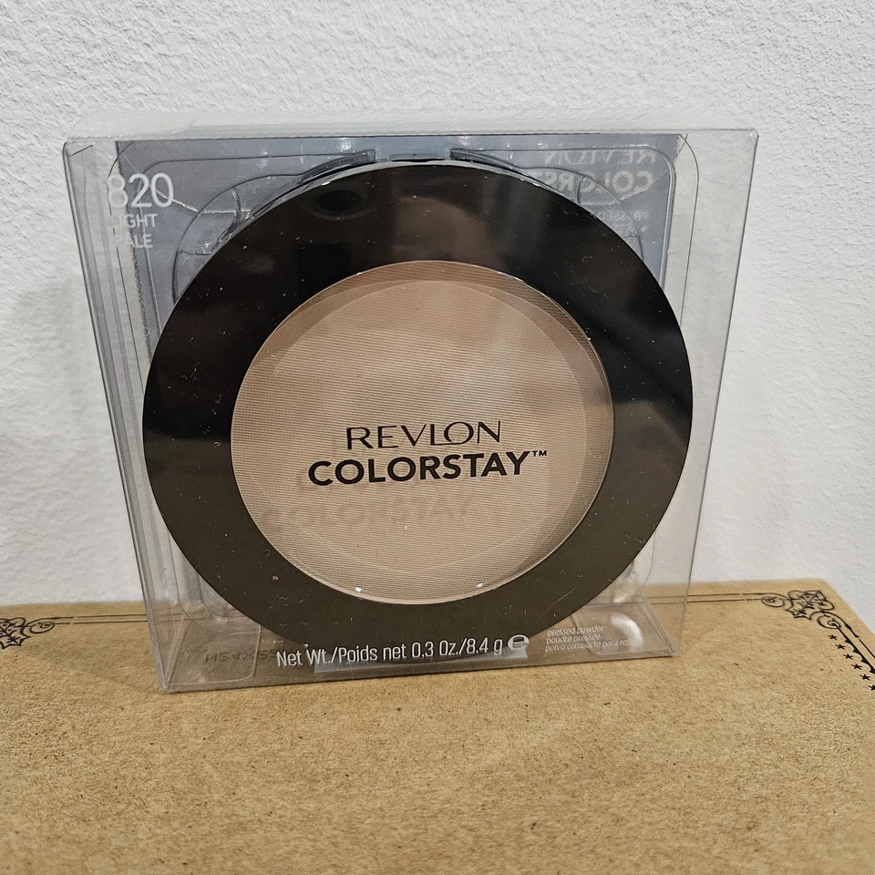Revlon ColorStay face pressed powder Light Pale 820 OIL & Shine Free - Image 1 of 4