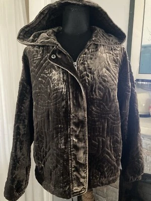 Chaqueta Silence+Noise UO acolchada marrón oscuro terciopelo con capucha para mujer talla M/L Foto 1 de 4