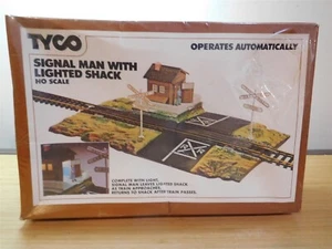 Tyco HO Scale Trains - Operating Crossing Gate - No. 908 - NIB Free Ship - Picture 1 of 2