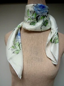 De Colección Azul Tallo Rosas Rayón 30 Cuadrado Bufanda Floral Azul Verde Negro Blanco EVC - Imagen 1 de 12