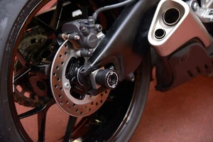 Honda CBR1000RR Fireblade 2008-2012 R&G Forcellone Protezioni SP0047BK - Imagen 1 de 4