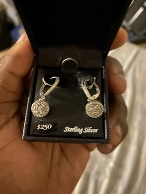 Pendientes de aro de diamantes de plata de ley 925 Foto 1 de 2