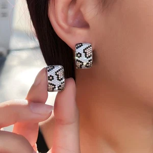 Versilberte Leopardenmuster Zirkonia Quadrat Huggie Creolen für Damen - Bild 1 von 7