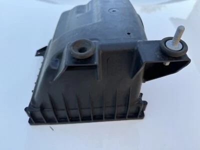 2009-2020 Dodge Journey 3.6 Air Box Lower  Cleaner Assembly  OEM - Image 1 of 4