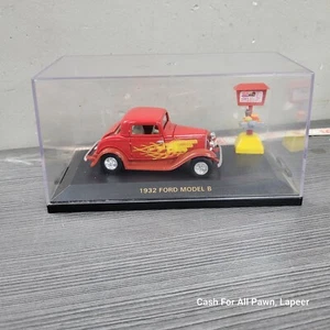 1932 Ford Model B 1:43 Scale Road Champs Die-Cast Drive- In Case - Picture 1 of 3